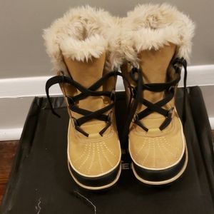 Sorel tivoli II short boots